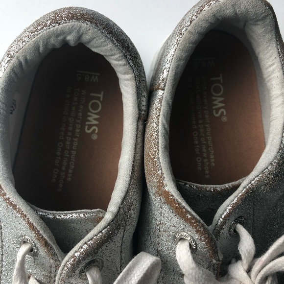 TOMS Lenox Silver Metallic Leather Lace Up Sneaker - Picture 8 of 8